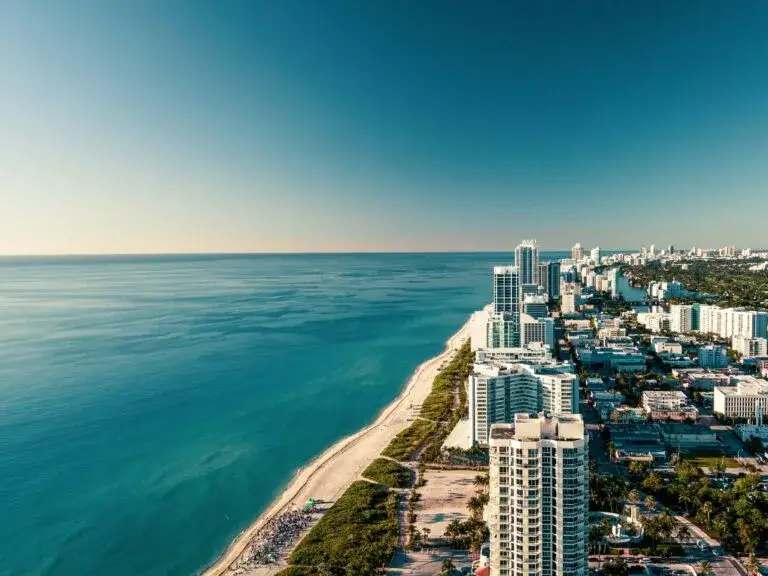 Miami costo de vida supera al de Nueva York por el aumento de la vivienda y los gastos cotidianos en Florida.