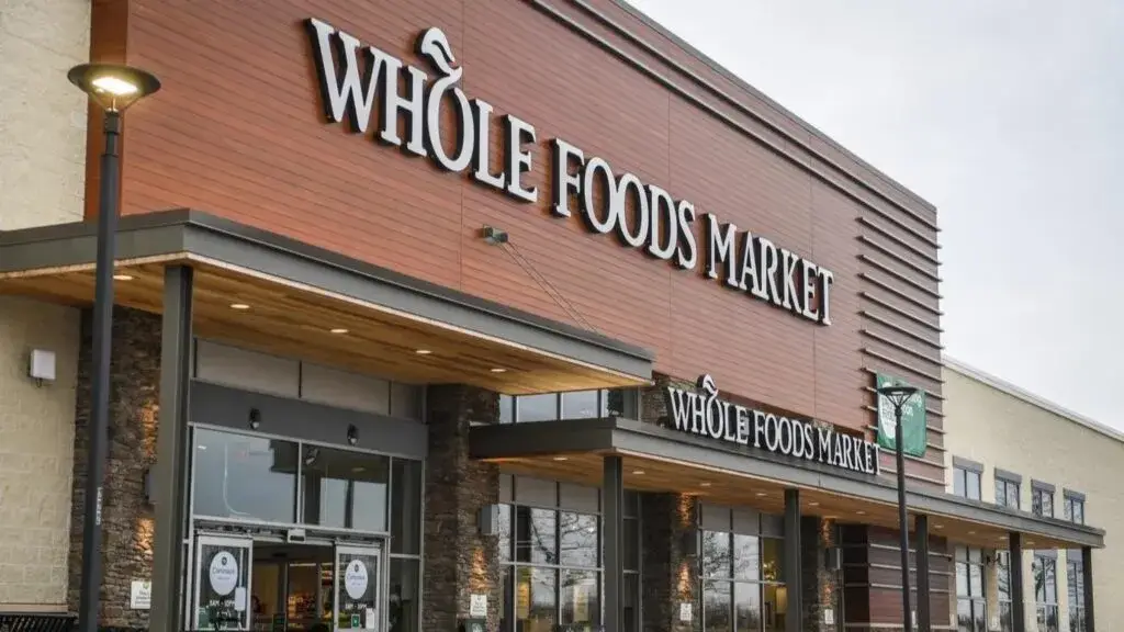 Entrada de la nueva tienda de Whole Foods inaugurada en Doral, Florida.