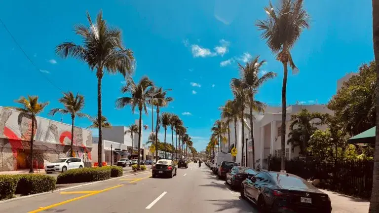 Calor extremo en Miami con altas temperaturas y sensación térmica de hasta 112°F en el sur de Florida.