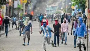 Emergencia en Kenscoff tras un ataque de bandas armadas que dejó decenas de muertos y heridos.