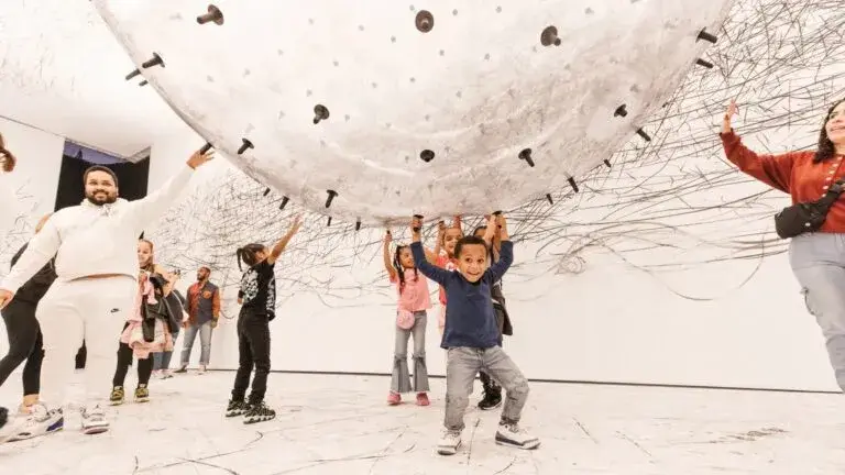 Balloon Museum presenta una exposición inmersiva de arte inflable con espacios accesibles para visitantes de todas las edades.