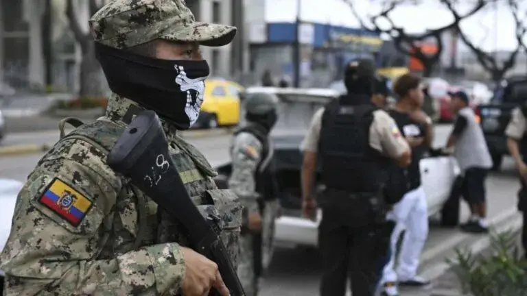 Informe sobre presuntos abusos en operativos de seguridad en Ecuador.