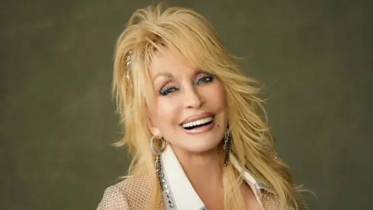 Dolly Parton muere a los 80 años tras siete décadas de carrera.