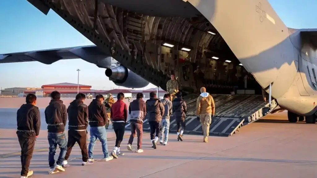 Mexicanos deportados desde Estados Unidos enviados a Guatemala antes de regresar a México