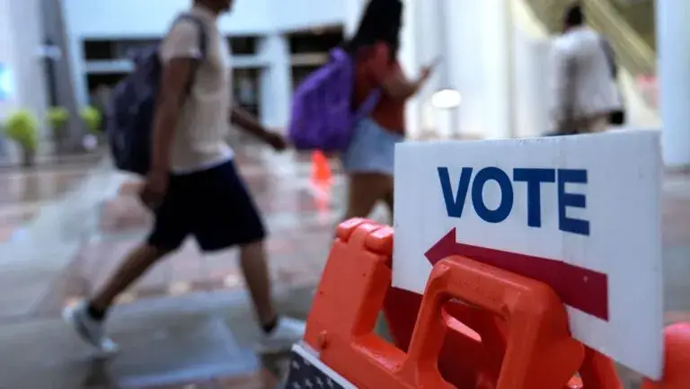 Elecciones primarias de Florida definirán candidatos a gobernador, Senado y Congreso bajo un nuevo mapa político.