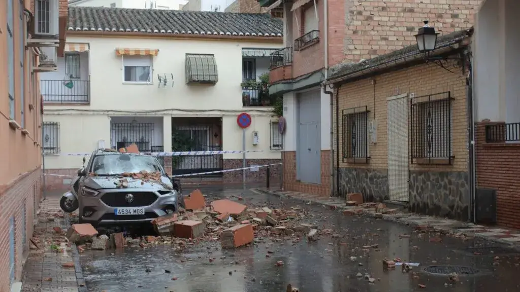 España registra un sismo de magnitud 5 en Granada con daños materiales, decenas de temblores y activación del plan de emergencia.