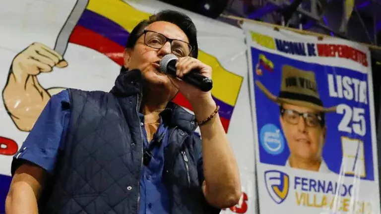 Fiscalía de Ecuador acusa a siete personas por el asesinato de Fernando Villavicencio y amplía la investigación sobre sus autores.
