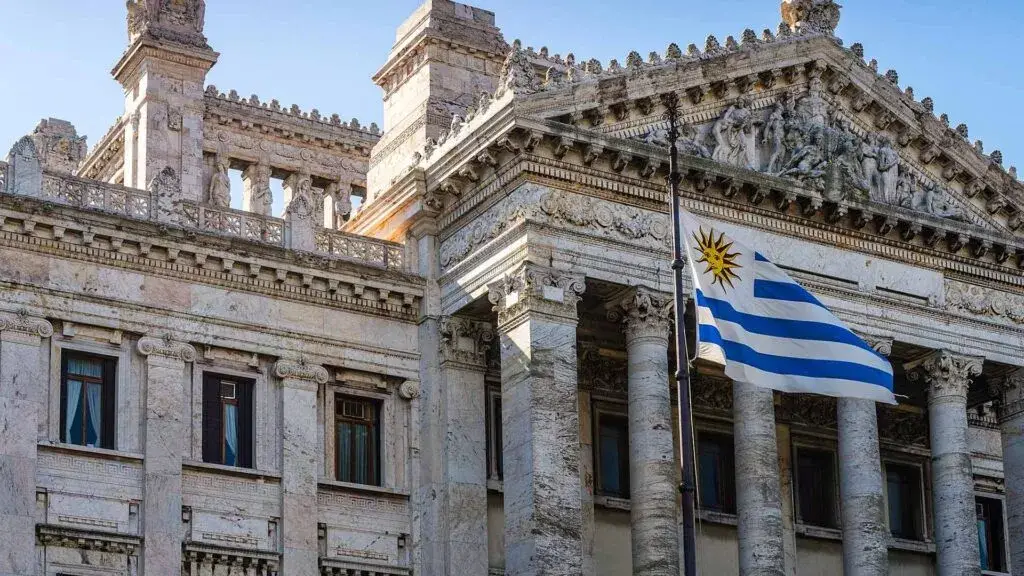El Gobierno de Uruguay confirmó que dialoga con Estados Unidos sobre la posible recepción de deportados, incluidos ciudadanos cubanos.