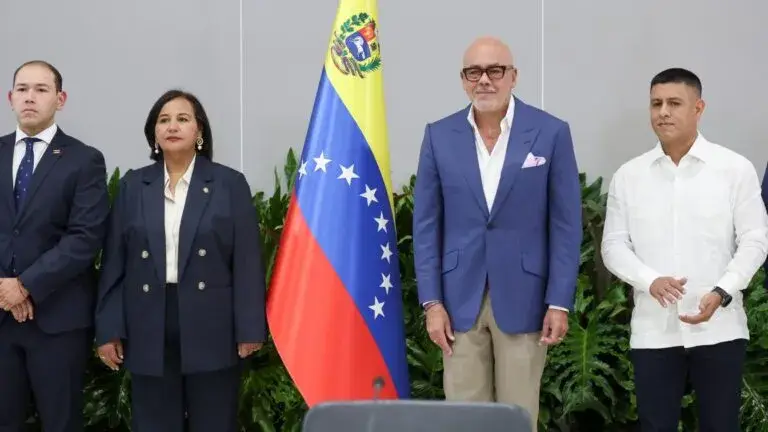 Oposición y gobierno avanzan en negociaciones políticas en Venezuela