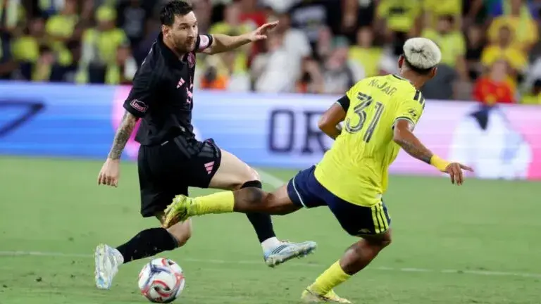 Inter Miami pierde 4-1 frente a Nashville en la MLS durante un partido en el que Lionel Messi asistió un gol y falló un penal.