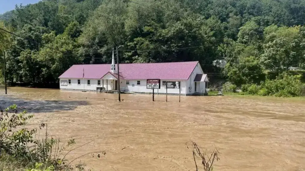 Inundaciones en Caracas dejan tres fallecidos, viviendas afectadas y nuevos daños entre familias damnificadas por los sismos.