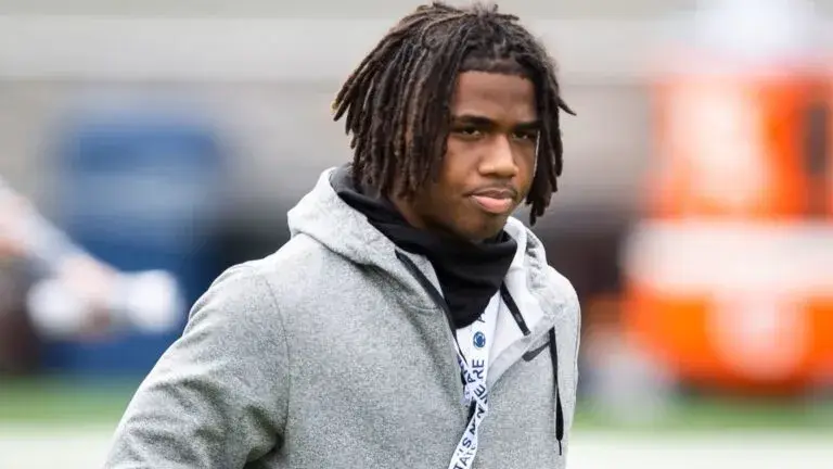 Jordan Lyle enfrenta cargos por evasión policial y conducción temeraria mientras continúa como corredor de los Miami Hurricanes.