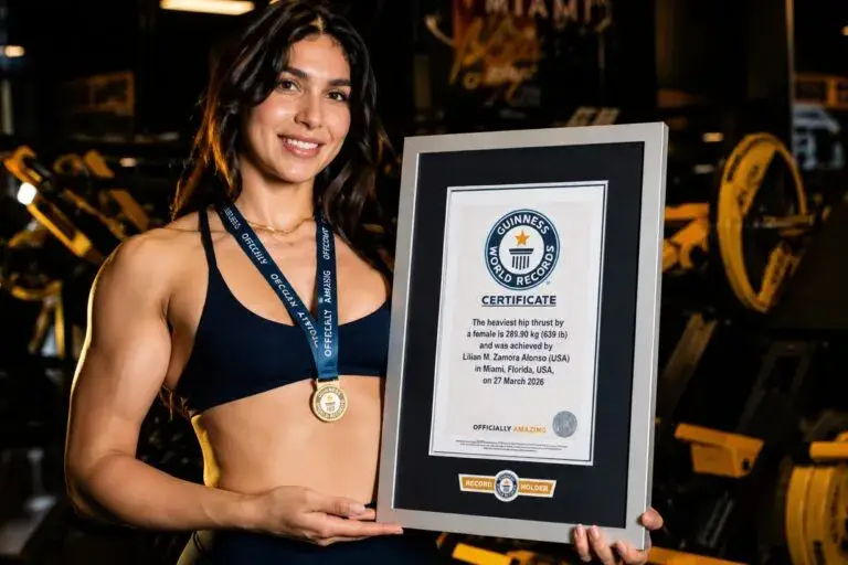 Lilian Zamora logra un récord Guinness en Miami tras levantar 639 libras en hip thrust.