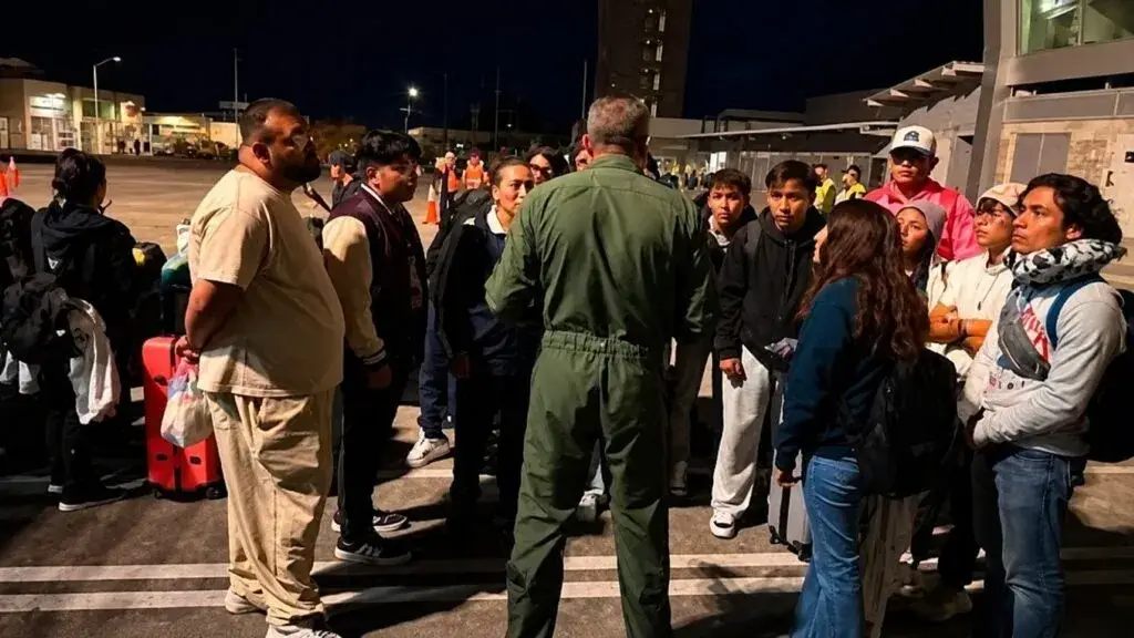 Mexicanos repatriados desde Estados Unidos reciben atención durante su regreso a México mediante programas de apoyo y reintegración.