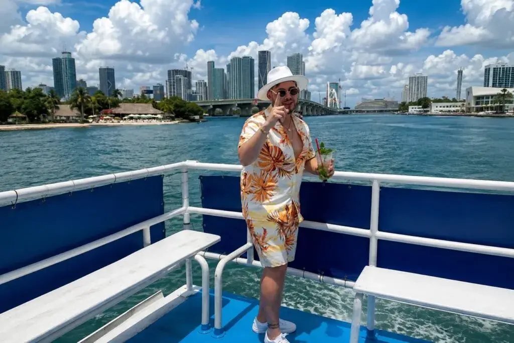 Mansiones de lujo en Miami reflejan el crecimiento del mercado inmobiliario impulsado por la llegada de ultrarricos.