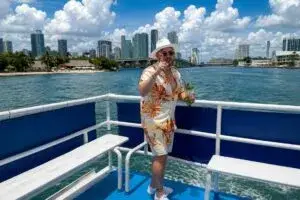 Mansiones de lujo en Miami reflejan el crecimiento del mercado inmobiliario impulsado por la llegada de ultrarricos.
