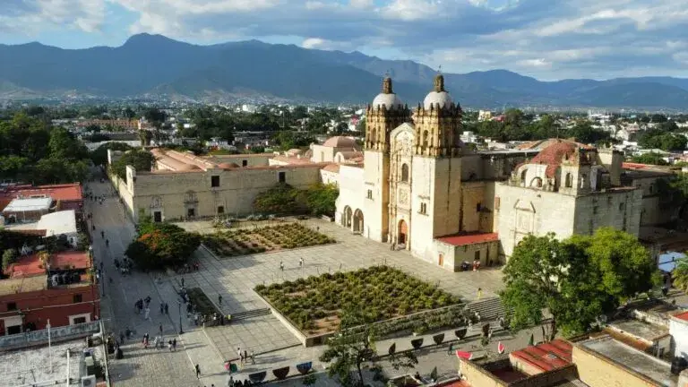 Oaxaca feliz destaca por su gastronomía, mezcal, mercados y cultura entre los destinos internacionales mejor valorados en 2026.