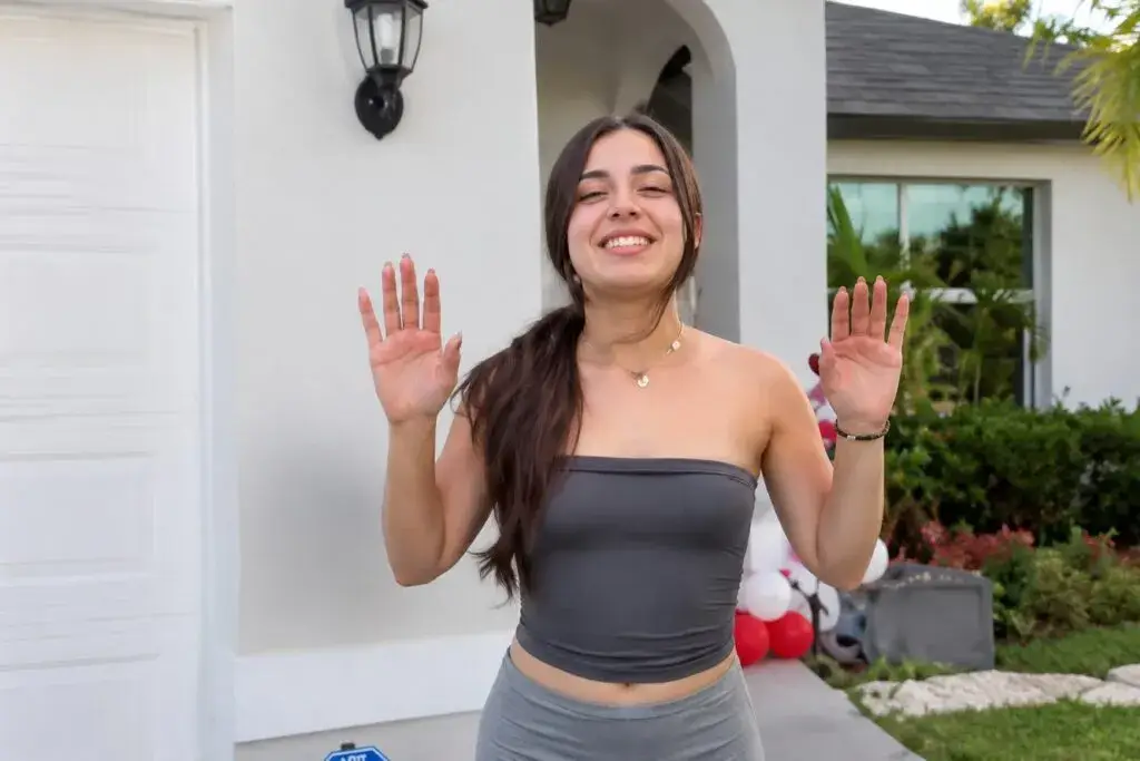 Tiktokers cubanos celebran su primera casa en Florida ubicada en Cape Coral