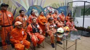 Topos Azteca participan en labores de rescate en Colombia