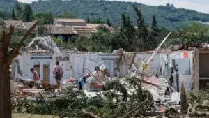 Tornado en Francia deja 39 heridos y cientos de casas dañadas