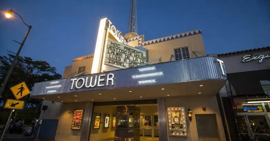 Tower Theater en la Pequeña Habana de Miami prepara una nueva etapa cultural con Miami Dade College.