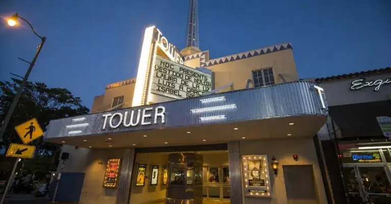Tower Theater en la Pequeña Habana de Miami prepara una nueva etapa cultural con Miami Dade College.