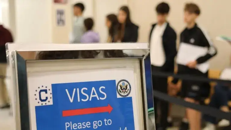 Suspensión de visas de inmigrante ordenada por el Gobierno de Trump