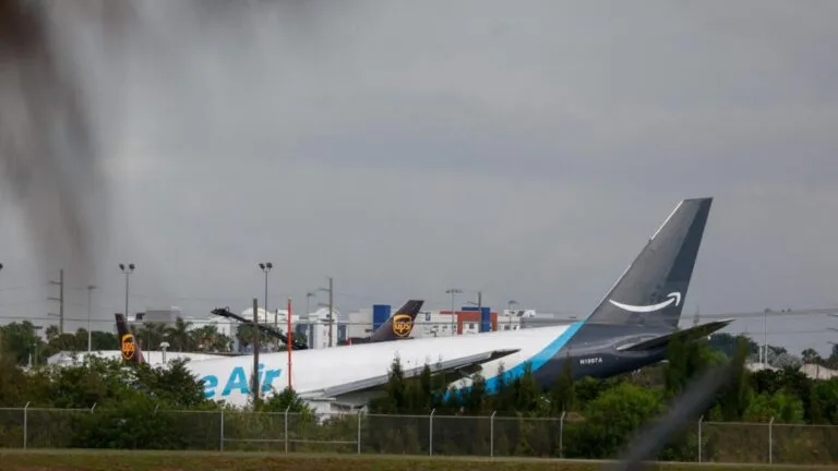 Autoridades investigan accidente de avión de carga de Amazon en Miami