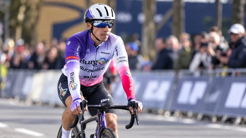 César Macías compite durante la Vuelta a España y confirma el avance del ciclismo mexicano frente a la élite internacional.
