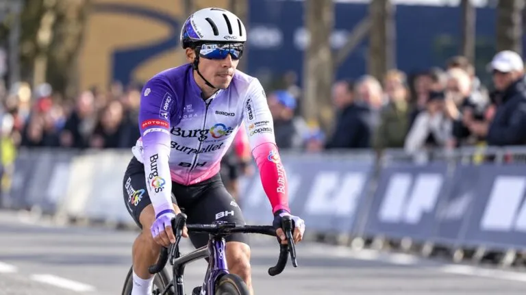 César Macías compite durante la Vuelta a España y confirma el avance del ciclismo mexicano frente a la élite internacional.