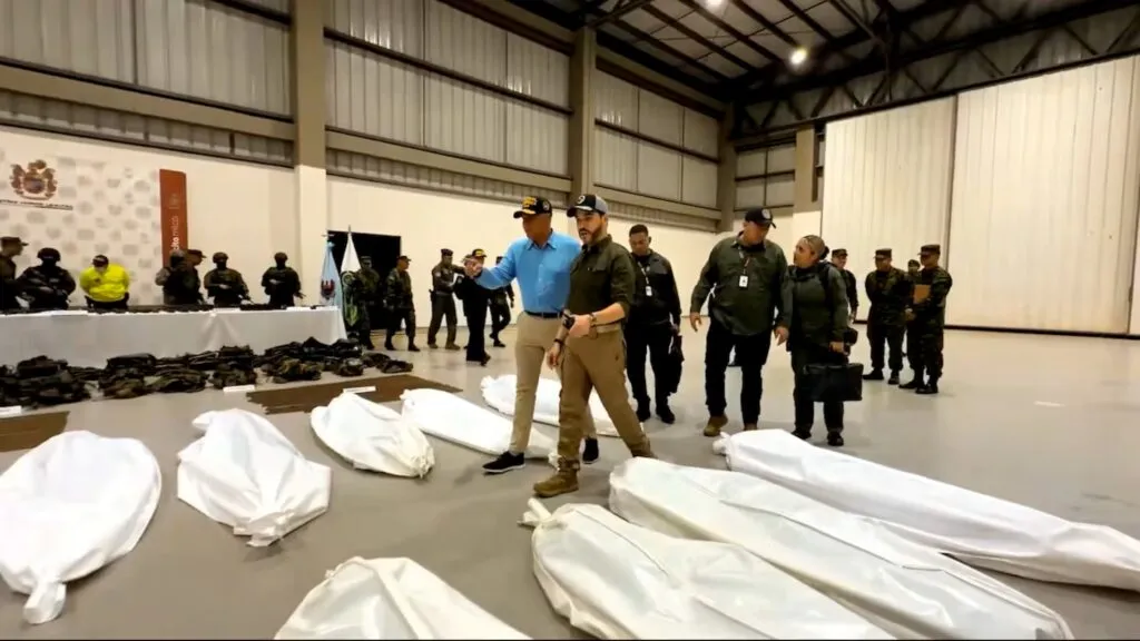 De la Espriella muestra los resultados de un operativo militar contra disidencias de las FARC