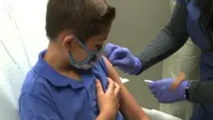 Florida propone eliminar cuatro vacunas de los requisitos para ingresar a las escuelas