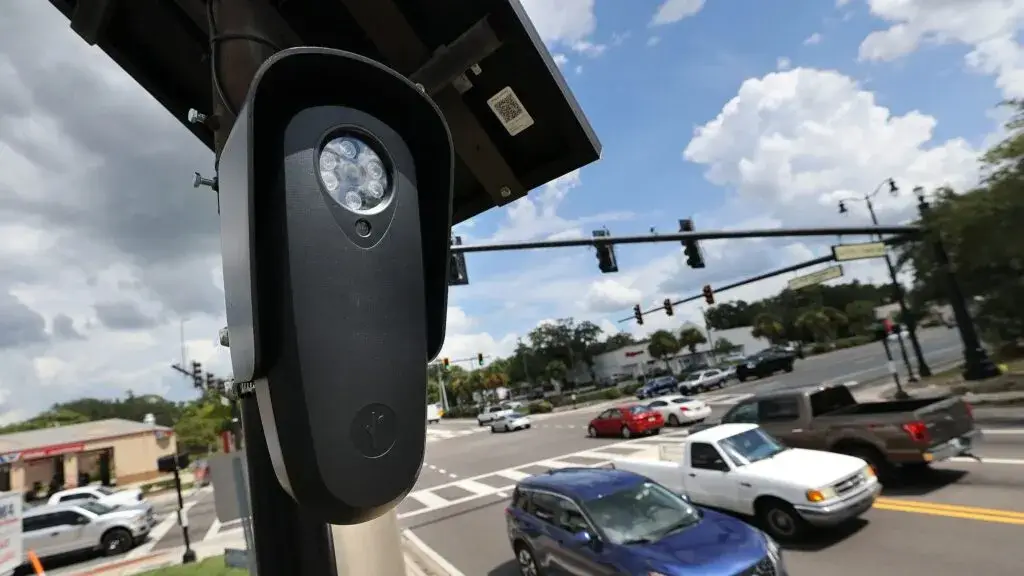 Florida restringe las cámaras Flock utilizadas para vigilancia vehicular