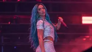 Karol G en los Latin Grammy tras su nominación a canción regional mexicana, una decisión que provocó críticas sobre música y nacionalidad