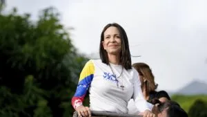María Corina Machado intenta regresar a Venezuela desde Panamá
