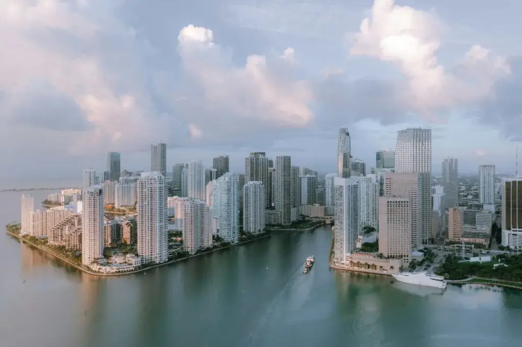 Clima en Miami con calor de 90 grados y posibles tormentas en el sur de Florida