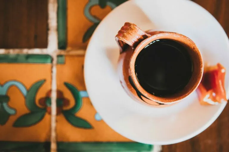 Café mexicano producido en regiones cafetaleras del país gana reconocimiento por su producción y crecimiento de exportaciones.