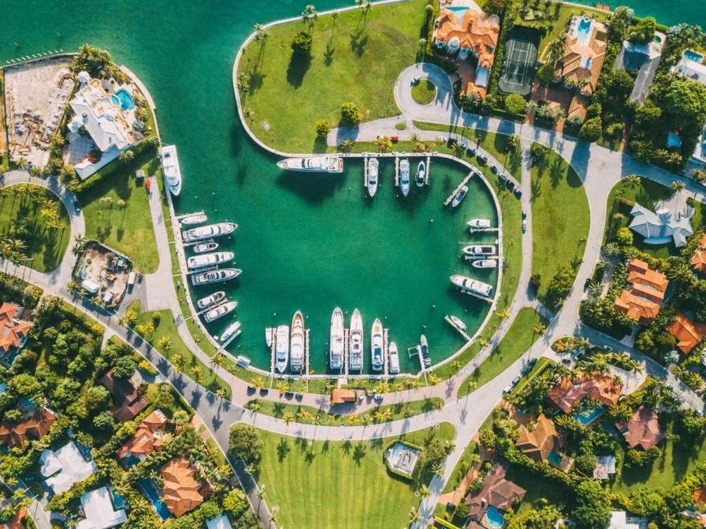 Florida ofrece 10 mil dólares por viajar y conocer playas, gastronomía y atractivos de St. Pete-Clearwater.