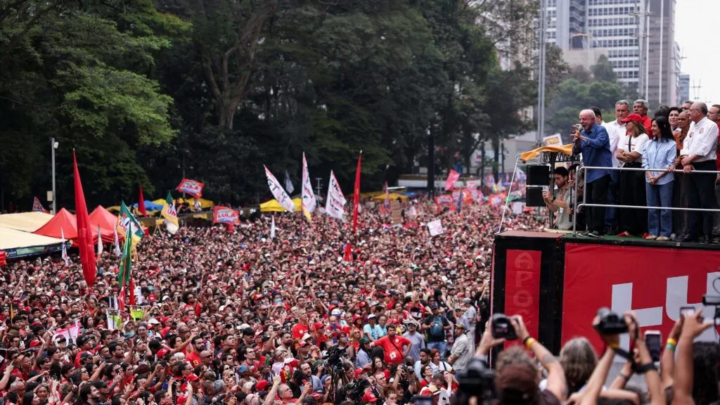 Lula Da Silva moviliza simpatizantes antes de la segunda vuelta en Brasil