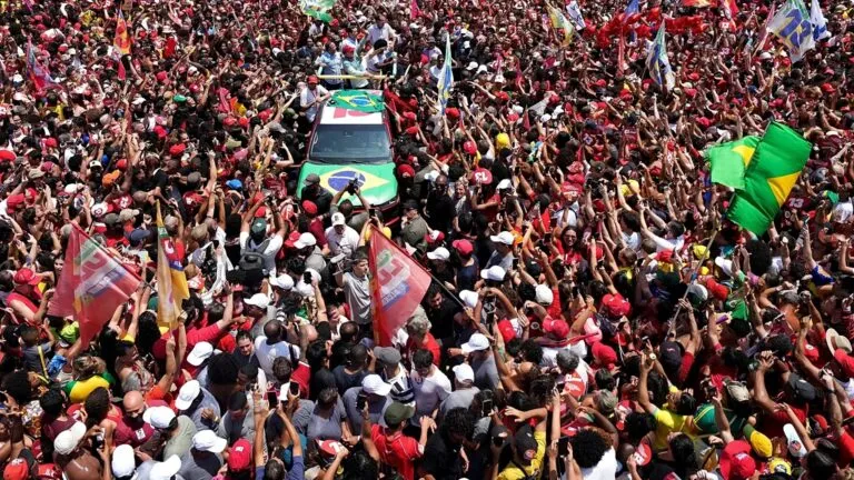 Las elecciones presidenciales en Brasil enfrentan a Lula y Flávio Bolsonaro en una segunda vuelta con denuncias por dificultades de transporte.