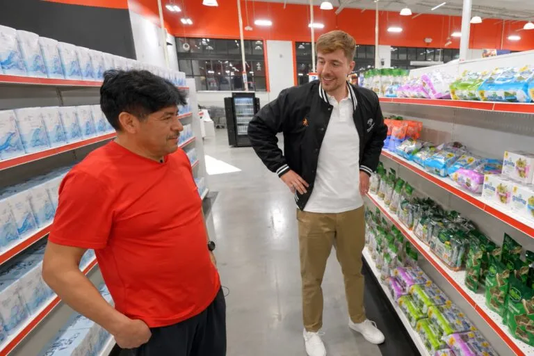 Juan García completó el reto de MrBeast después de permanecer 202 días dentro de un supermercado en Carolina del Norte.