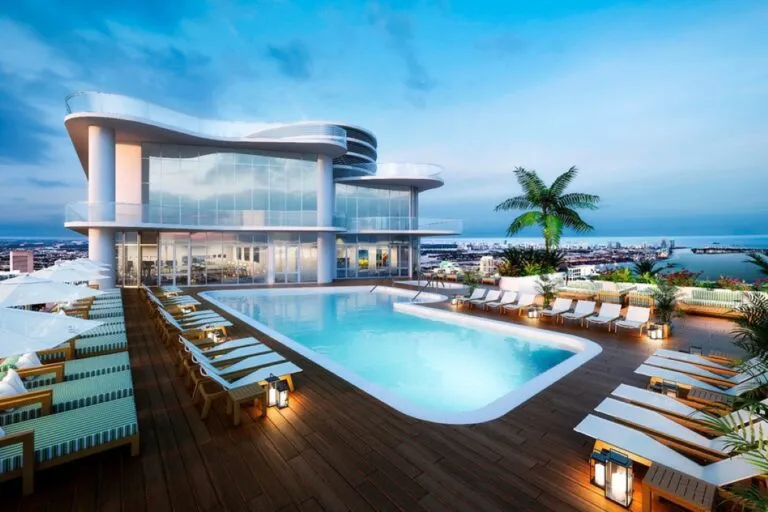 Vista de propiedades de lujo en Miami, mercado impulsado por compradores nacionales, capital internacional y pagos en efectivo.