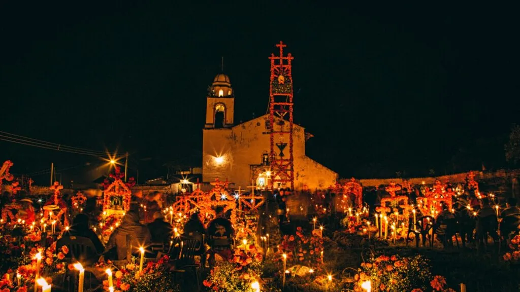 Restricción de acceso al panteón de Janitzio durante las celebraciones del Día de Muertos por trabajos de rehabilitación