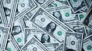 Salario mínimo de Florida aumenta a 15 dólares por hora y genera ajustes entre restaurantes de Miami