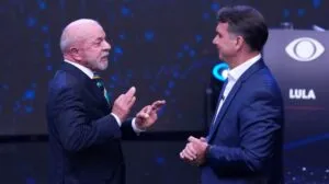 Debate presidencial entre Lula y Flávio Bolsonaro sobre corrupción y economía en Brasil
