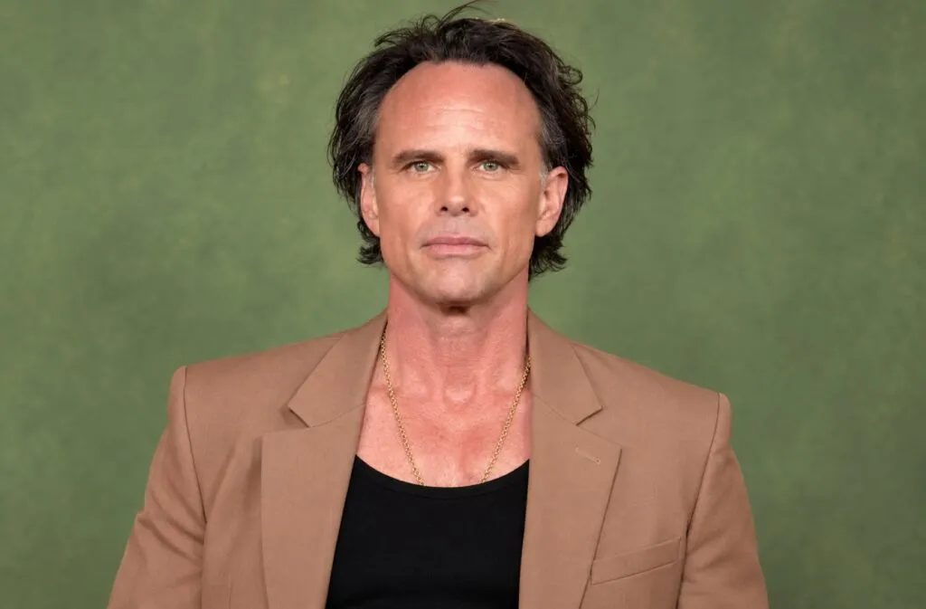 Walton Goggins luce un estilo retro durante el rodaje de Miami Vice ’85, película inspirada en el glamour y la corrupción de Miami.